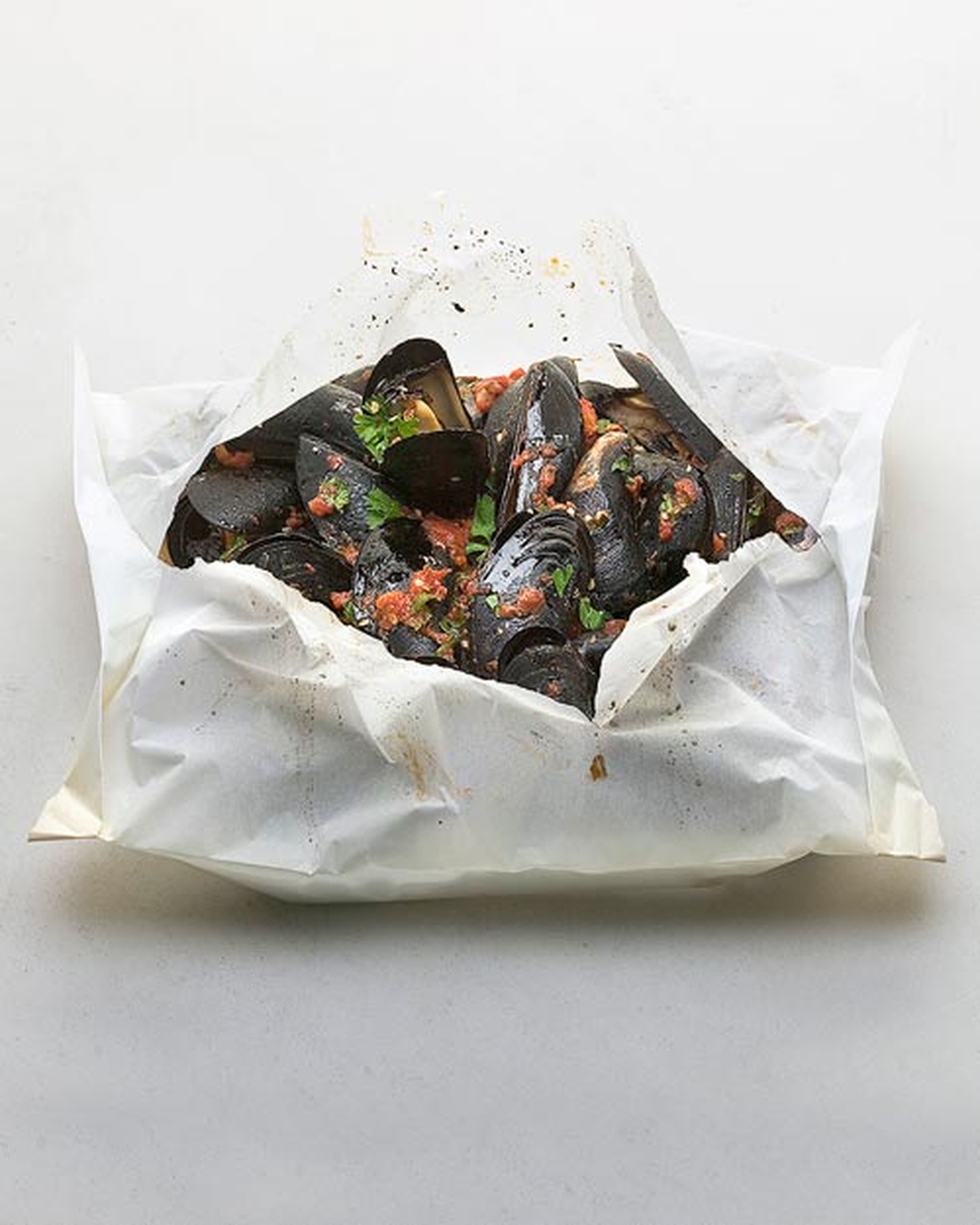 Mad Hungry Recipe: Mussels in Tomato-Parsley Sauce Baked in Parchment