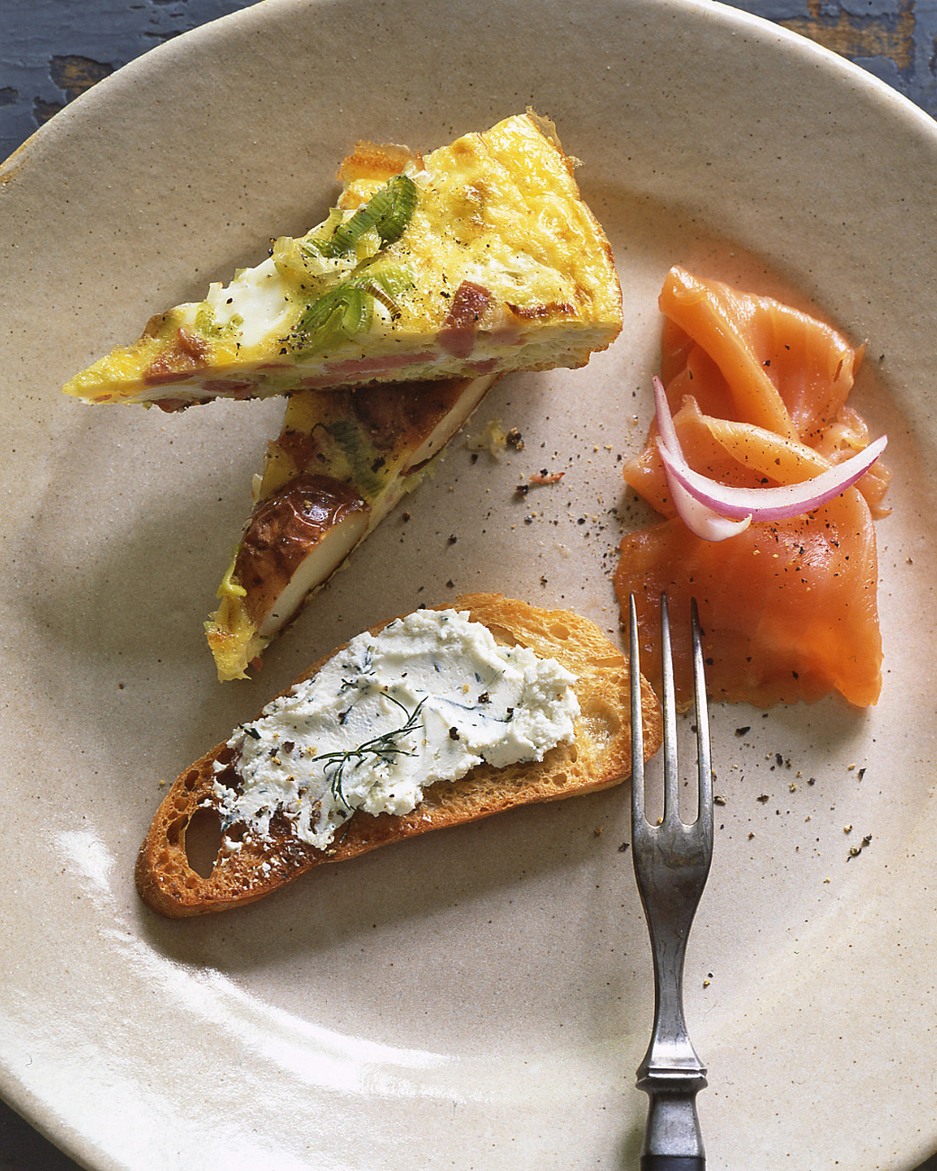 Mad Hungry Recipe: Smoked Salmon with Herbed Goat Cheese and Toast