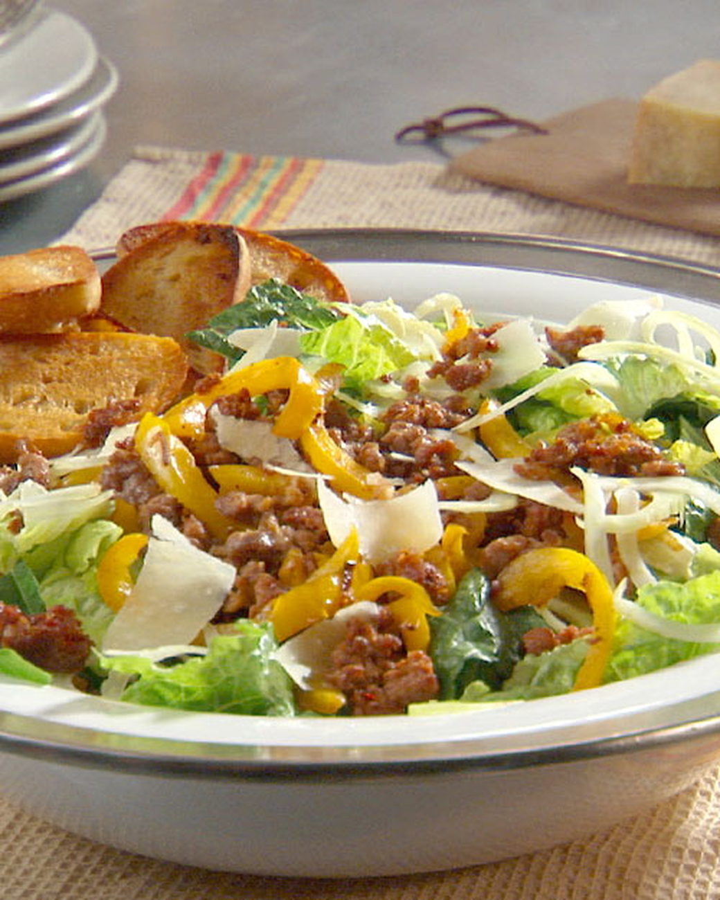 Mad Hungry Recipe: Sausage and Pepper Salad with Golden Crostini