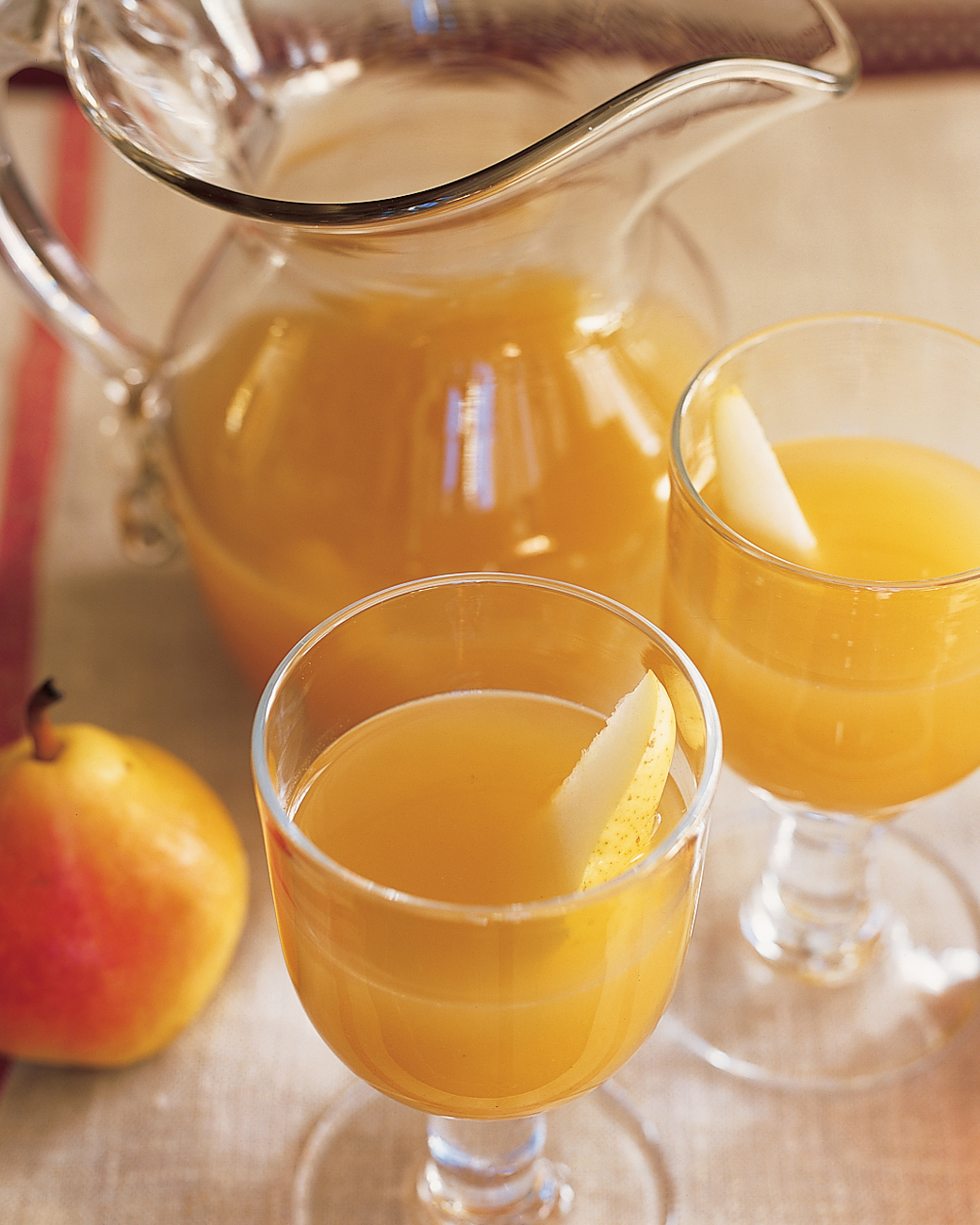 Mad Hungry Recipe: Pear and Sparkling Cider Cocktails
